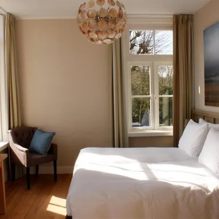 Loetje Overveen Otel 3*